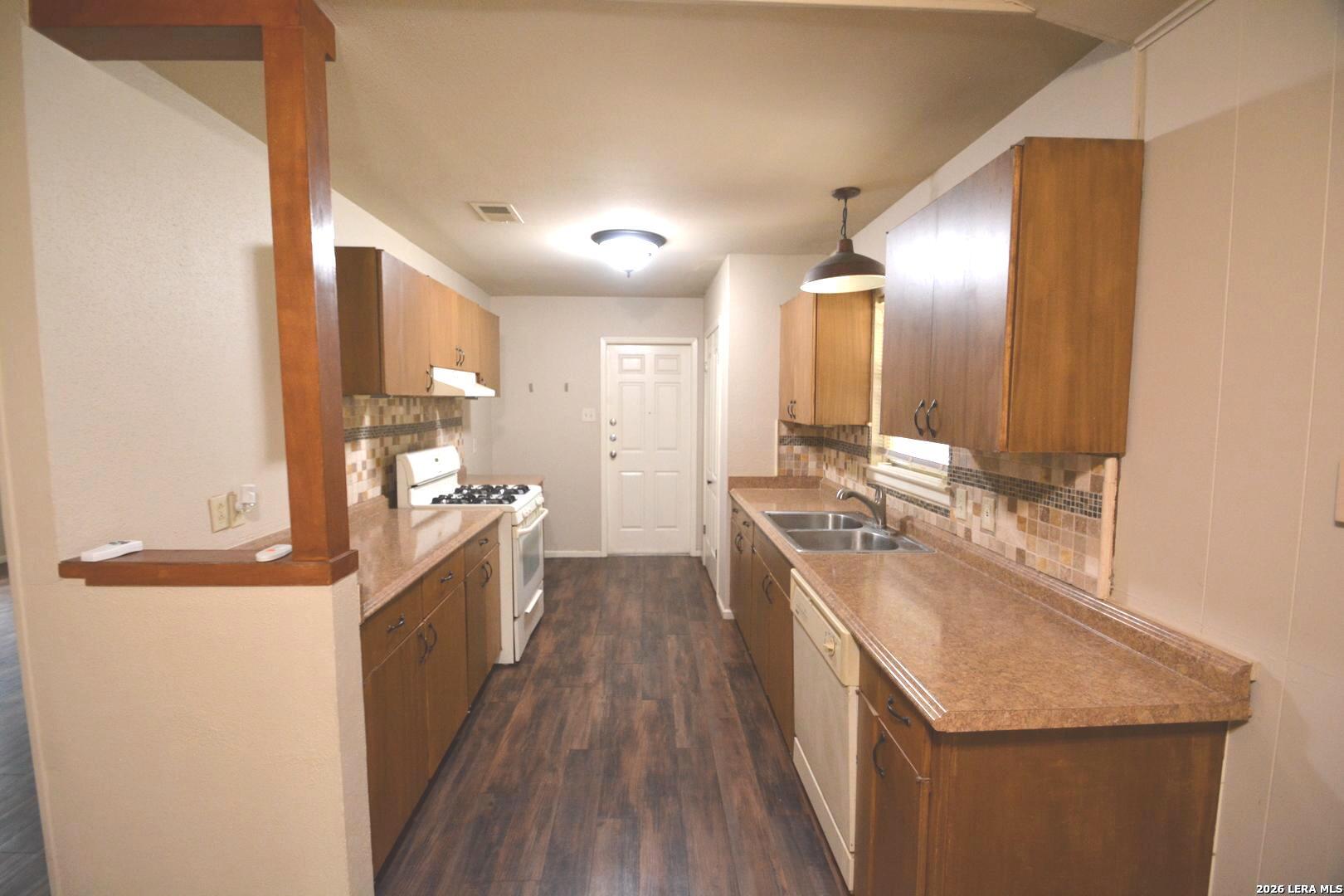823 Highgate, UNIVERSALC, TX, 78148