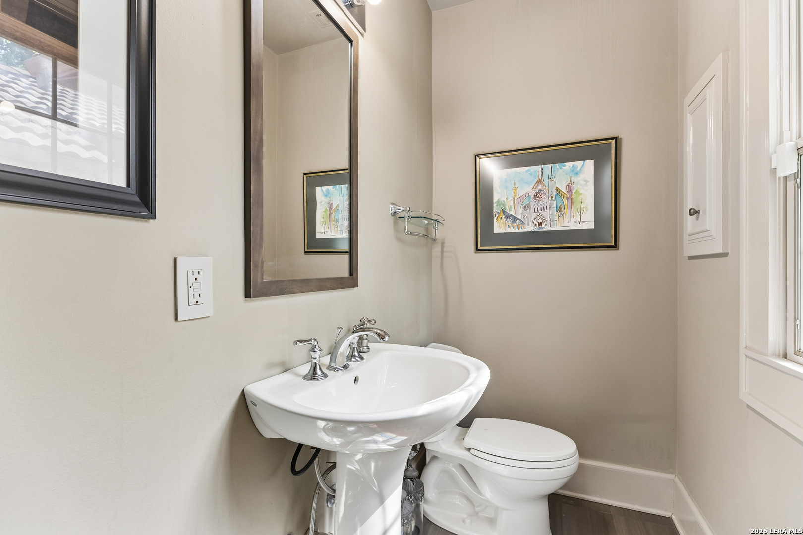 110 Geneseo Rd, Terrell Hills, TX 78209