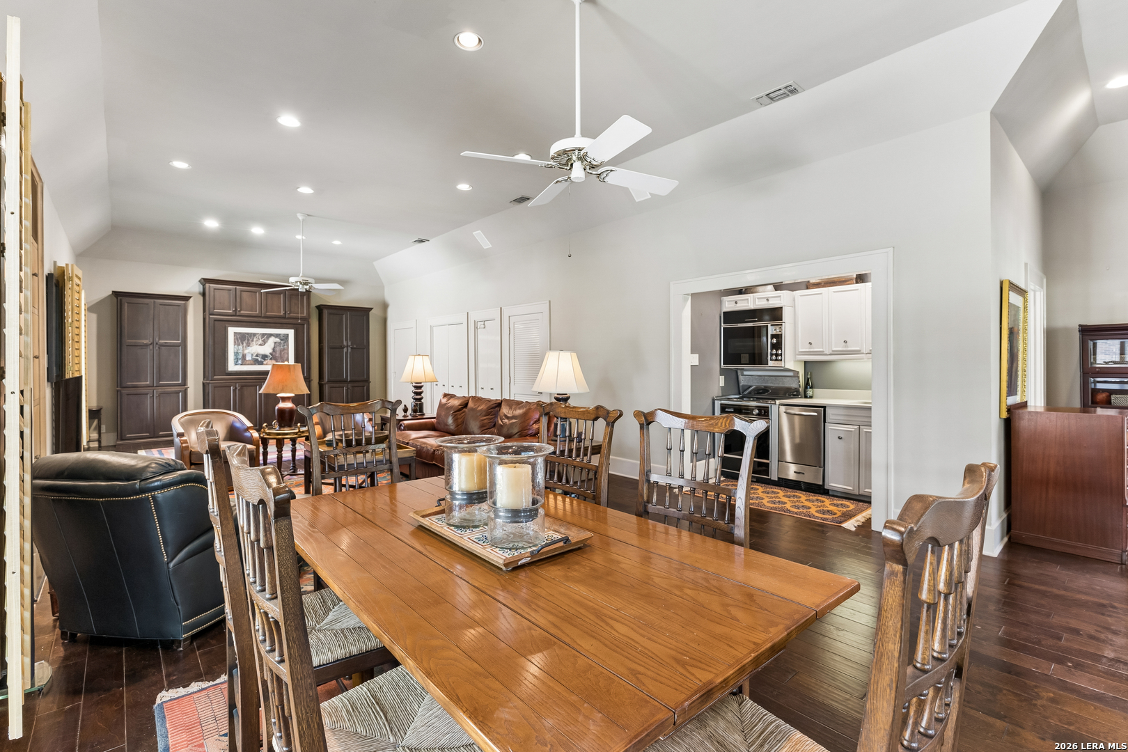 110 Geneseo Rd, Terrell Hills, TX 78209