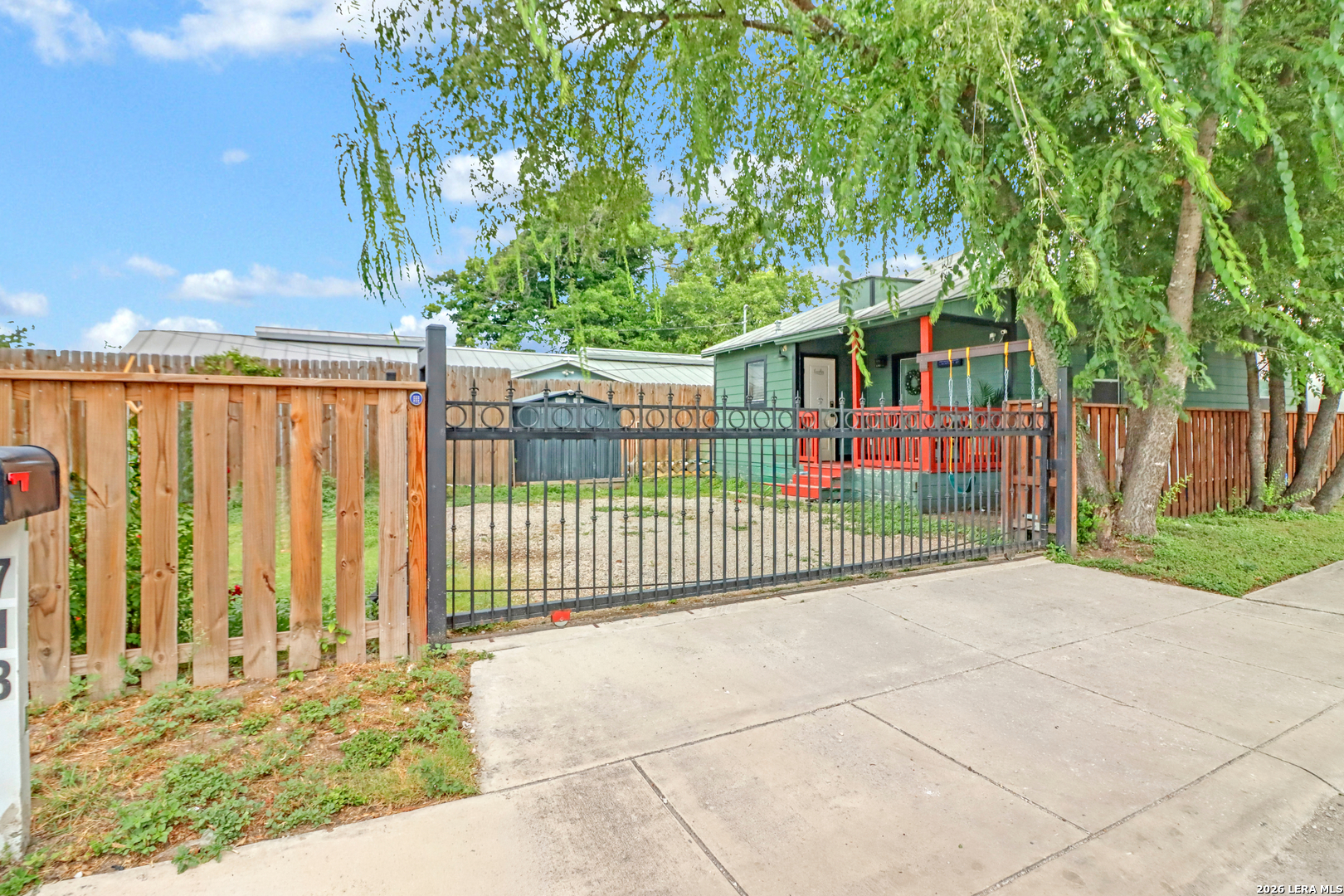713 Lockhart, San Antonio, TX 78202