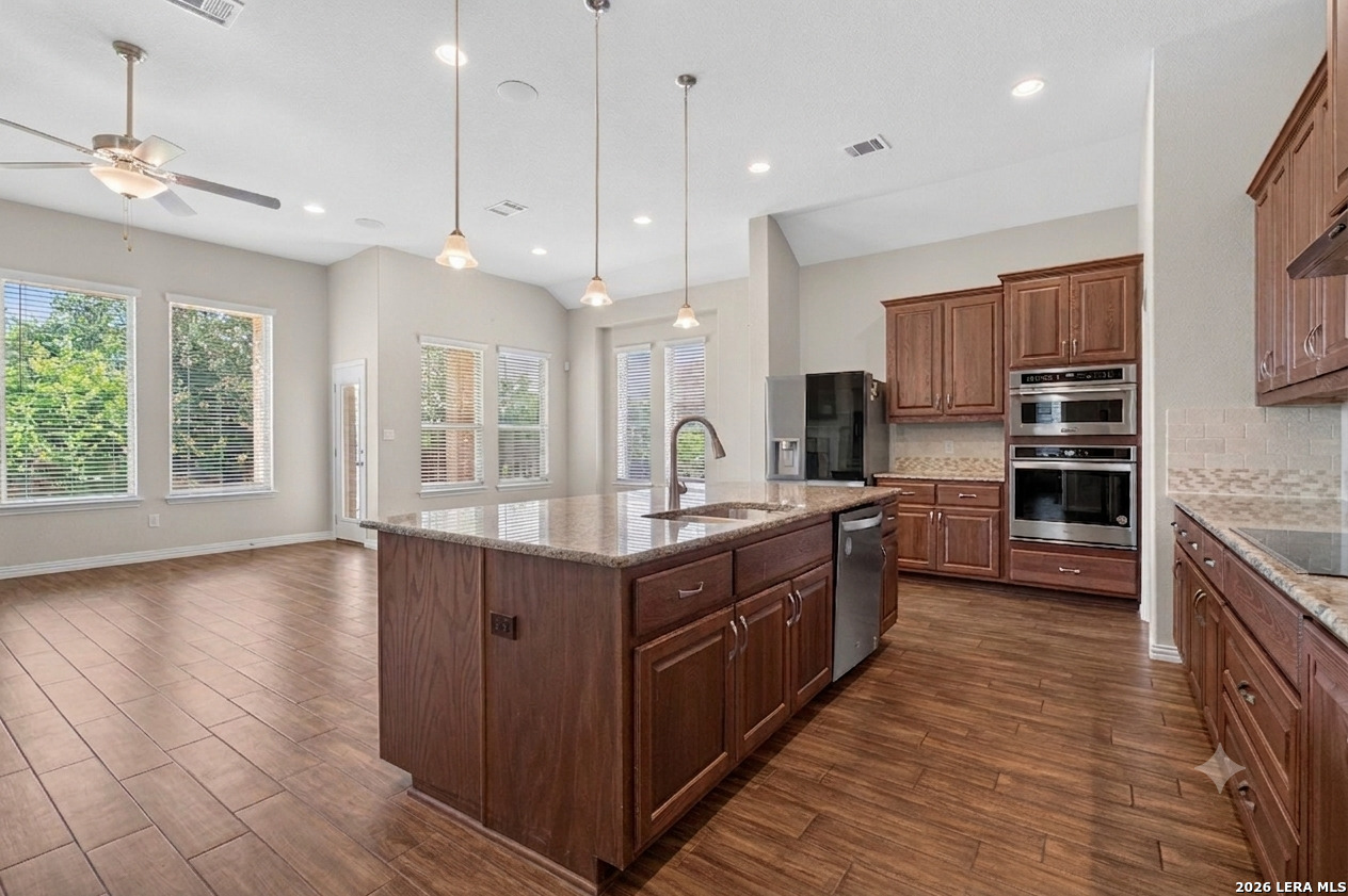 921 Academy Oaks Dr Listing Cover Image
