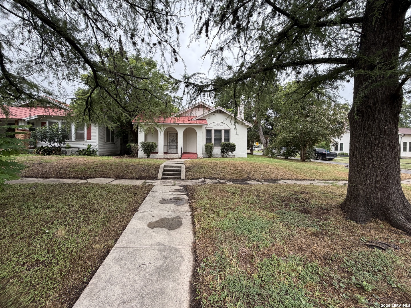 1402 Highland Blvd Listing Cover Image