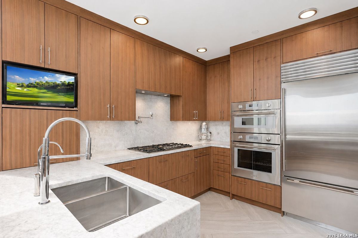 610 E Market St 3001