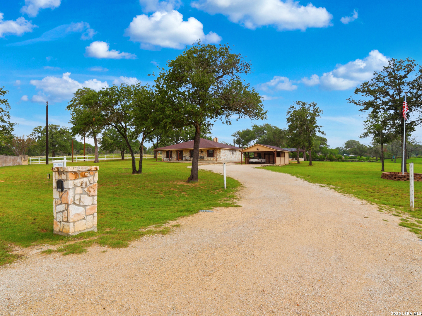 105 Whispering Oaks Dr, photo 6