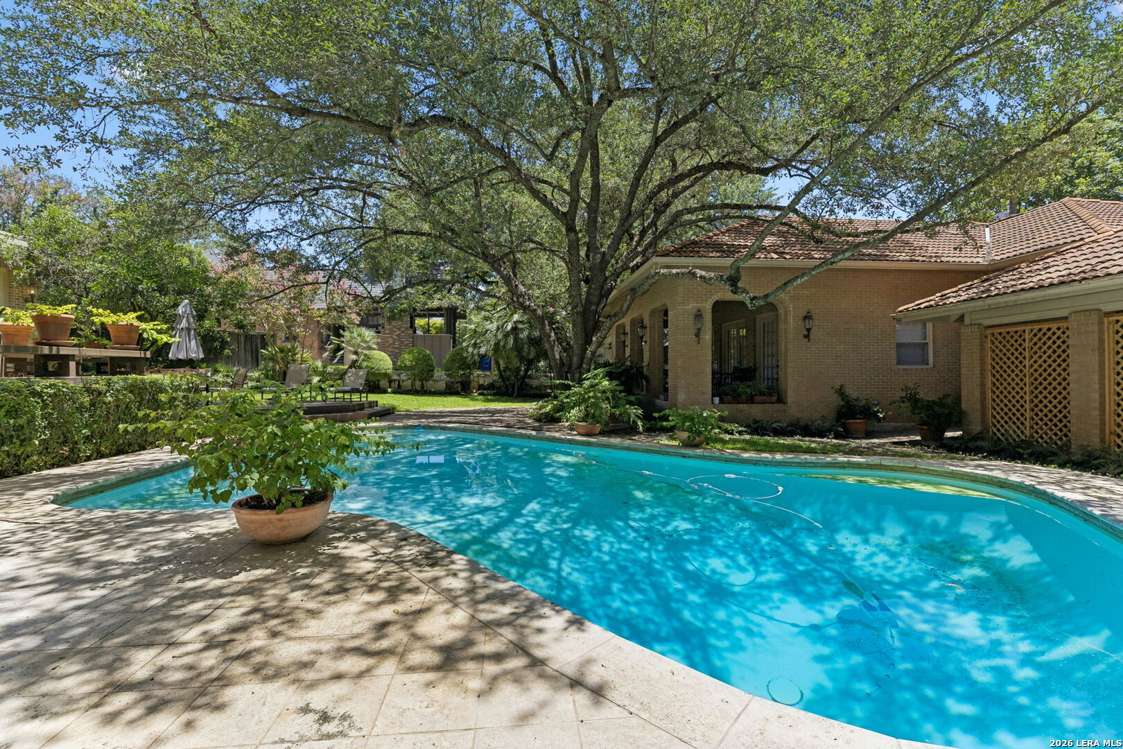 110 Geneseo Rd, Terrell Hills, TX 78209