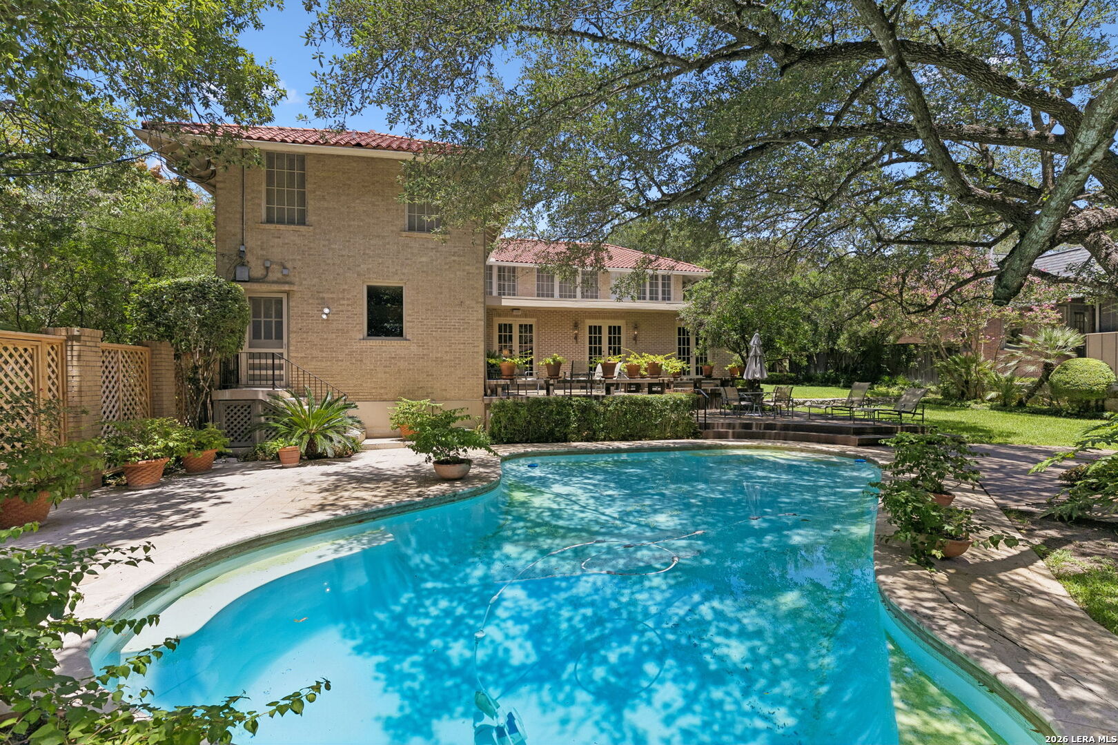 110 Geneseo Rd, Terrell Hills, TX 78209