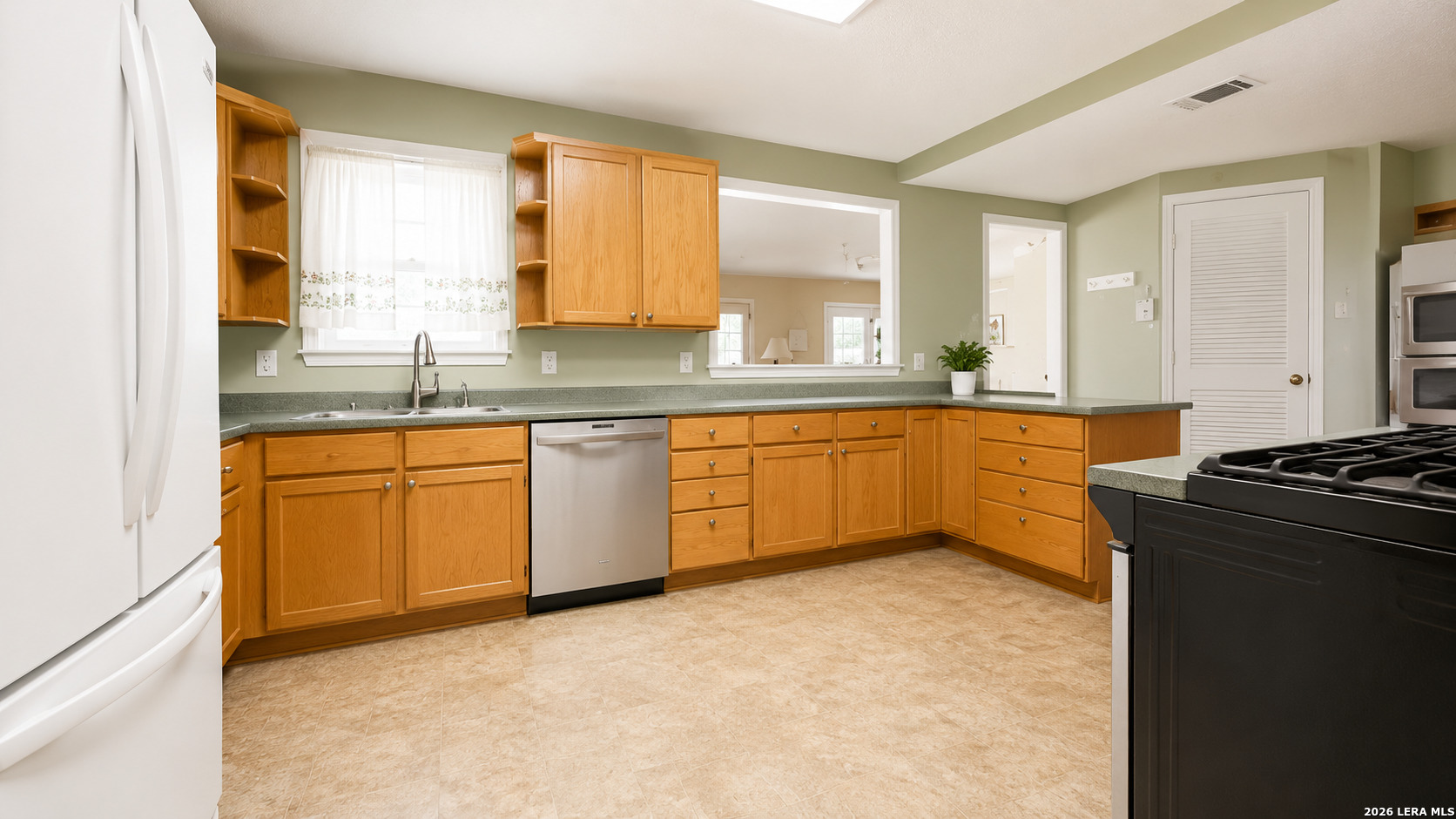 208 Loop 539, photo 9