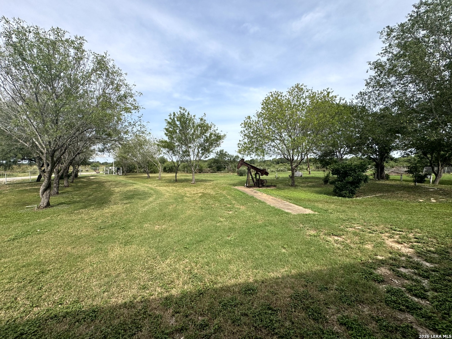 599 COUNTY ROAD 7611, Devine, TX 78016