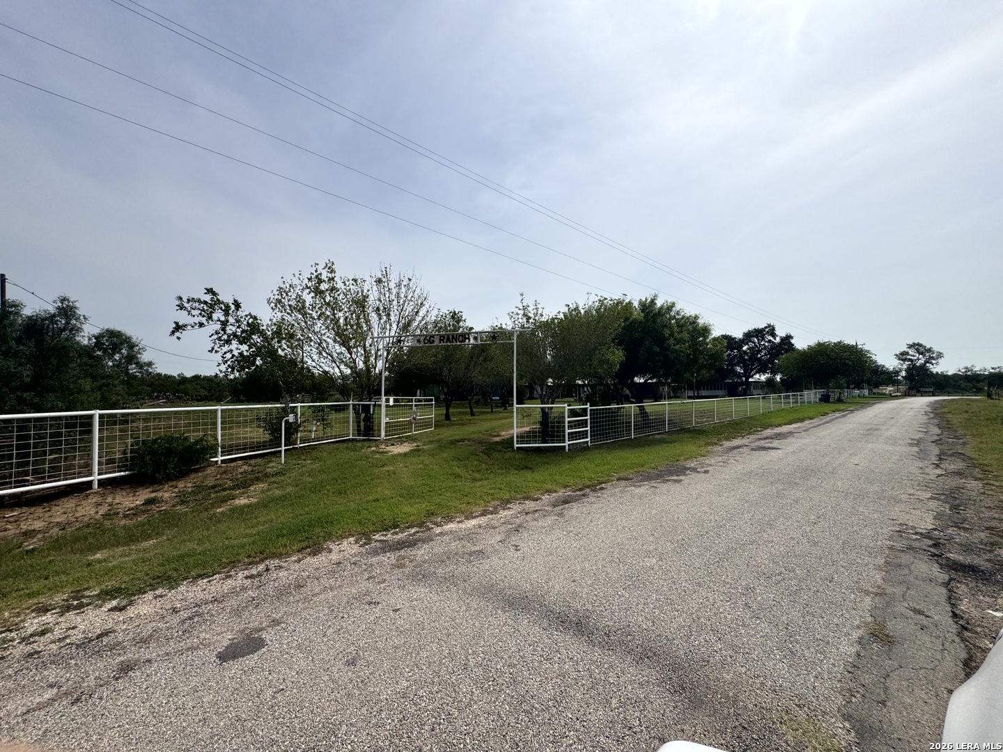 599 COUNTY ROAD 7611, Devine, TX 78016