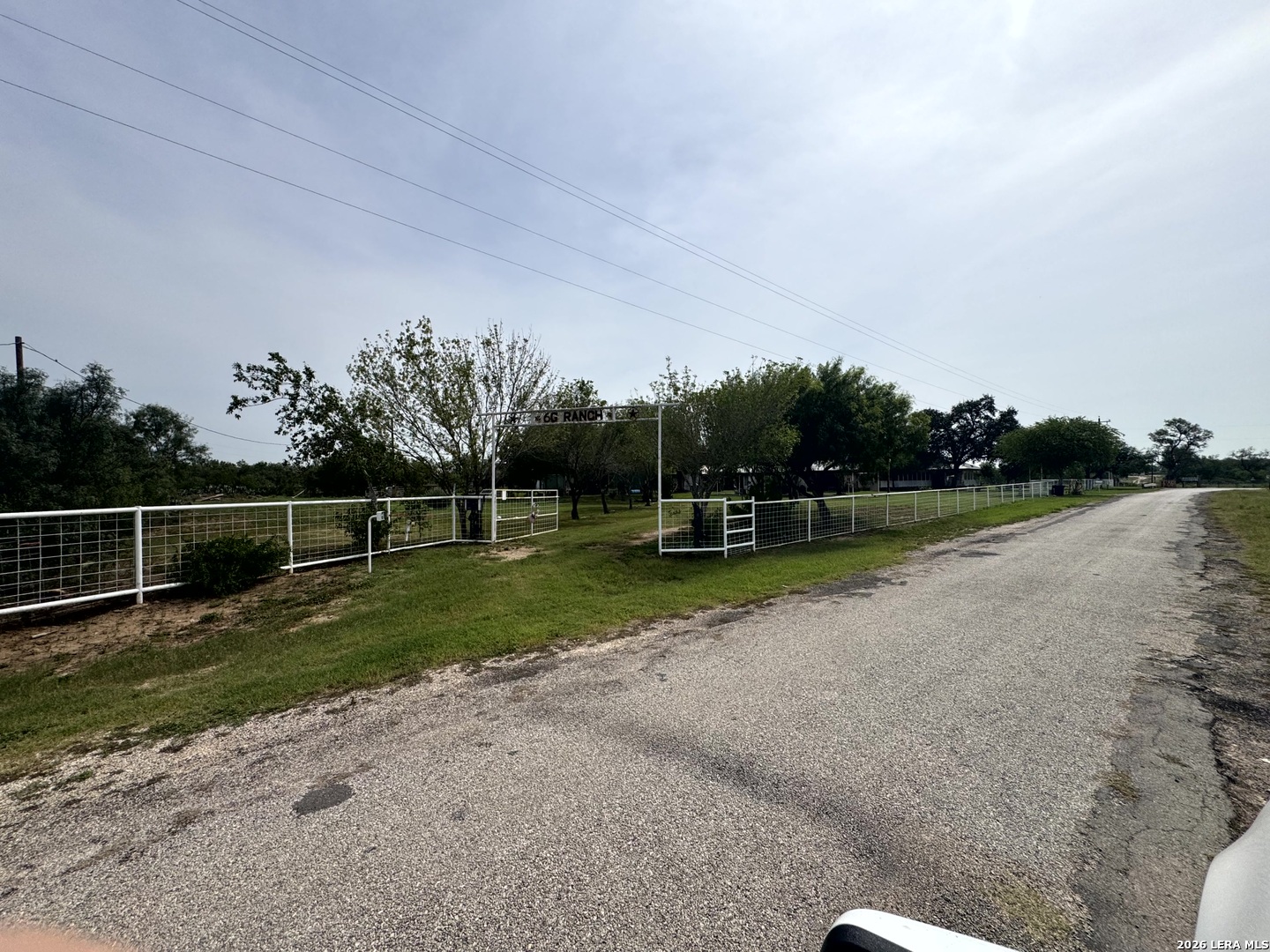 599 COUNTY ROAD 7611, Devine, TX 78016