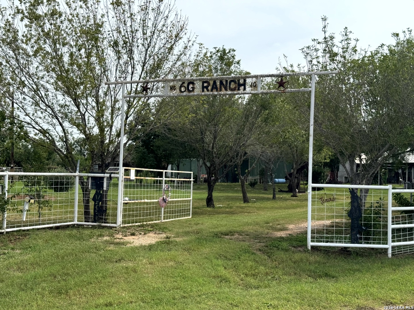 599 COUNTY ROAD 7611, Devine, TX 78016