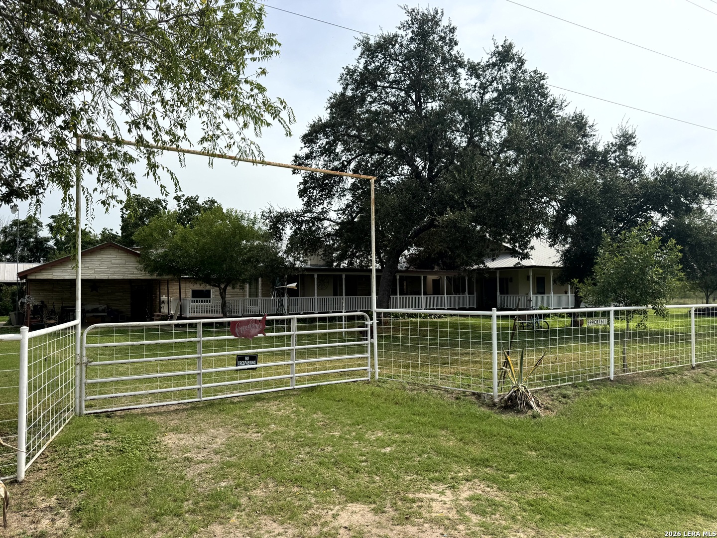 599 COUNTY ROAD 7611, Devine, TX 78016