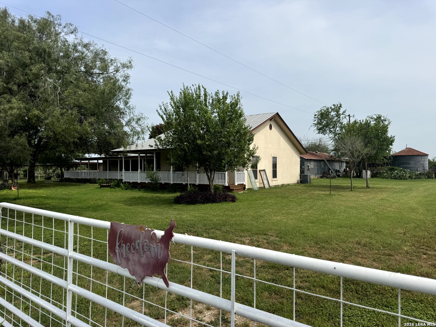 599 COUNTY ROAD 7611, Devine, TX 78016