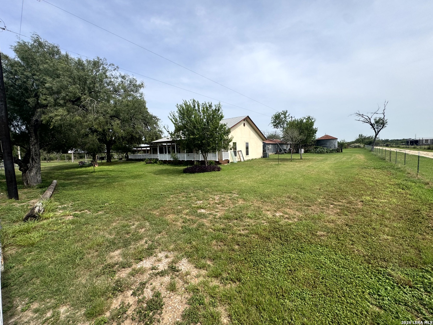 599 COUNTY ROAD 7611, Devine, TX 78016