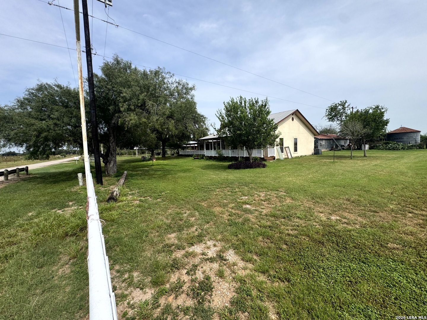 599 COUNTY ROAD 7611, Devine, TX 78016