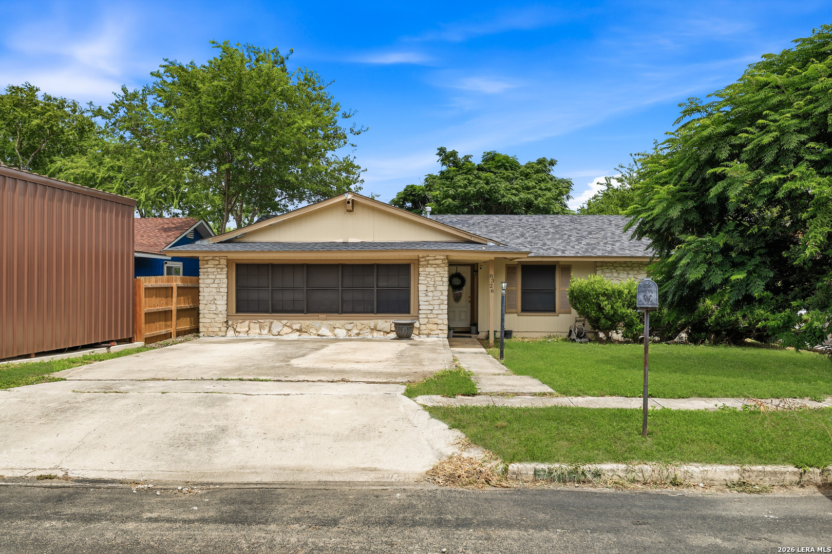 8326 Glen Breeze