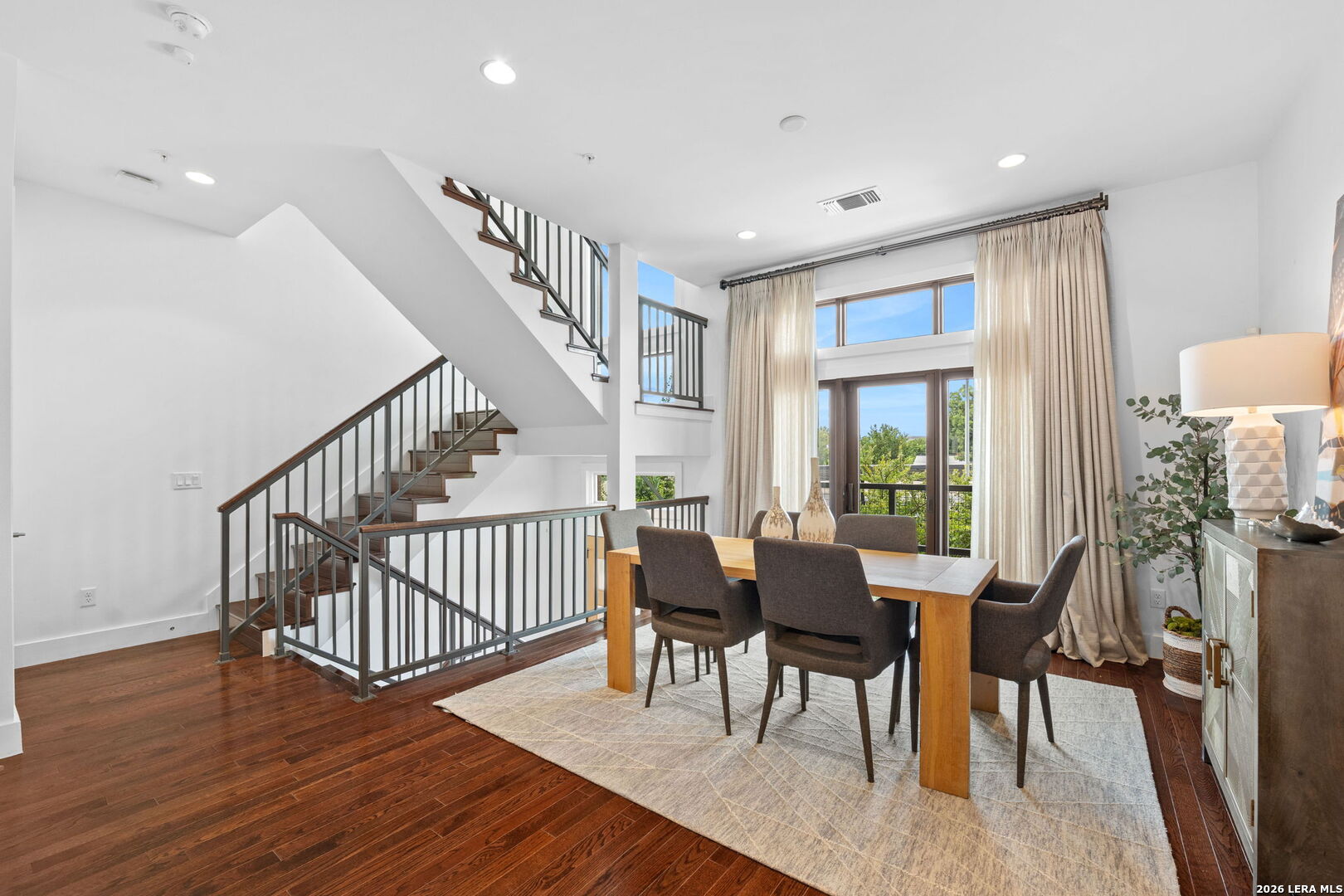 318 W Grayson, #203, San Antonio, TX 78212