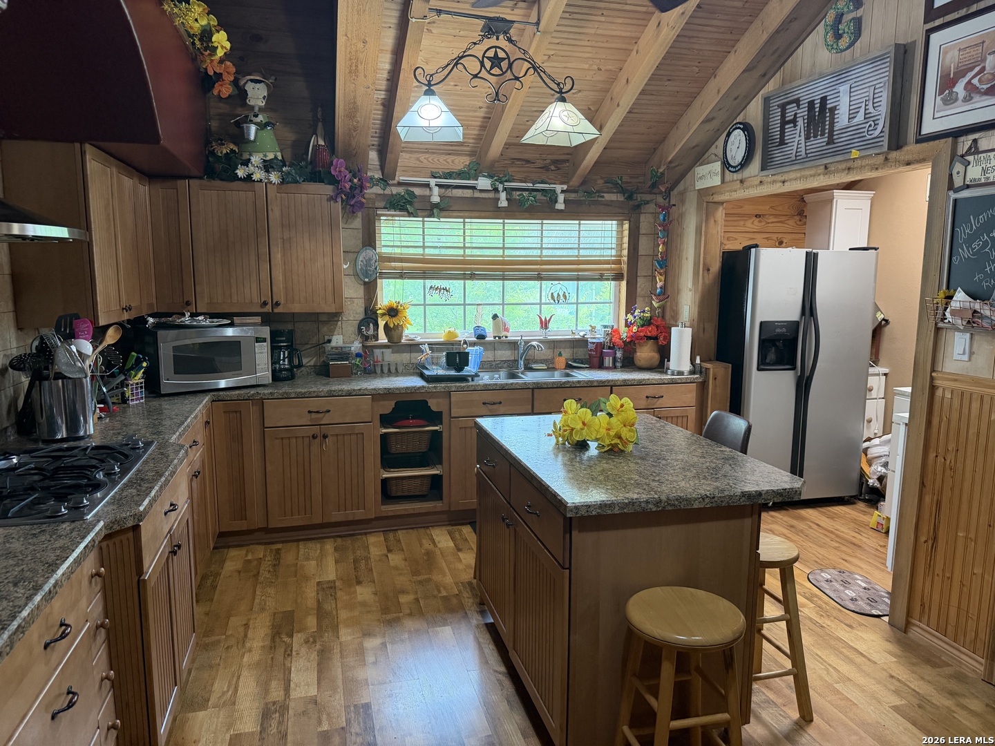 599 COUNTY ROAD 7611, Devine, TX 78016