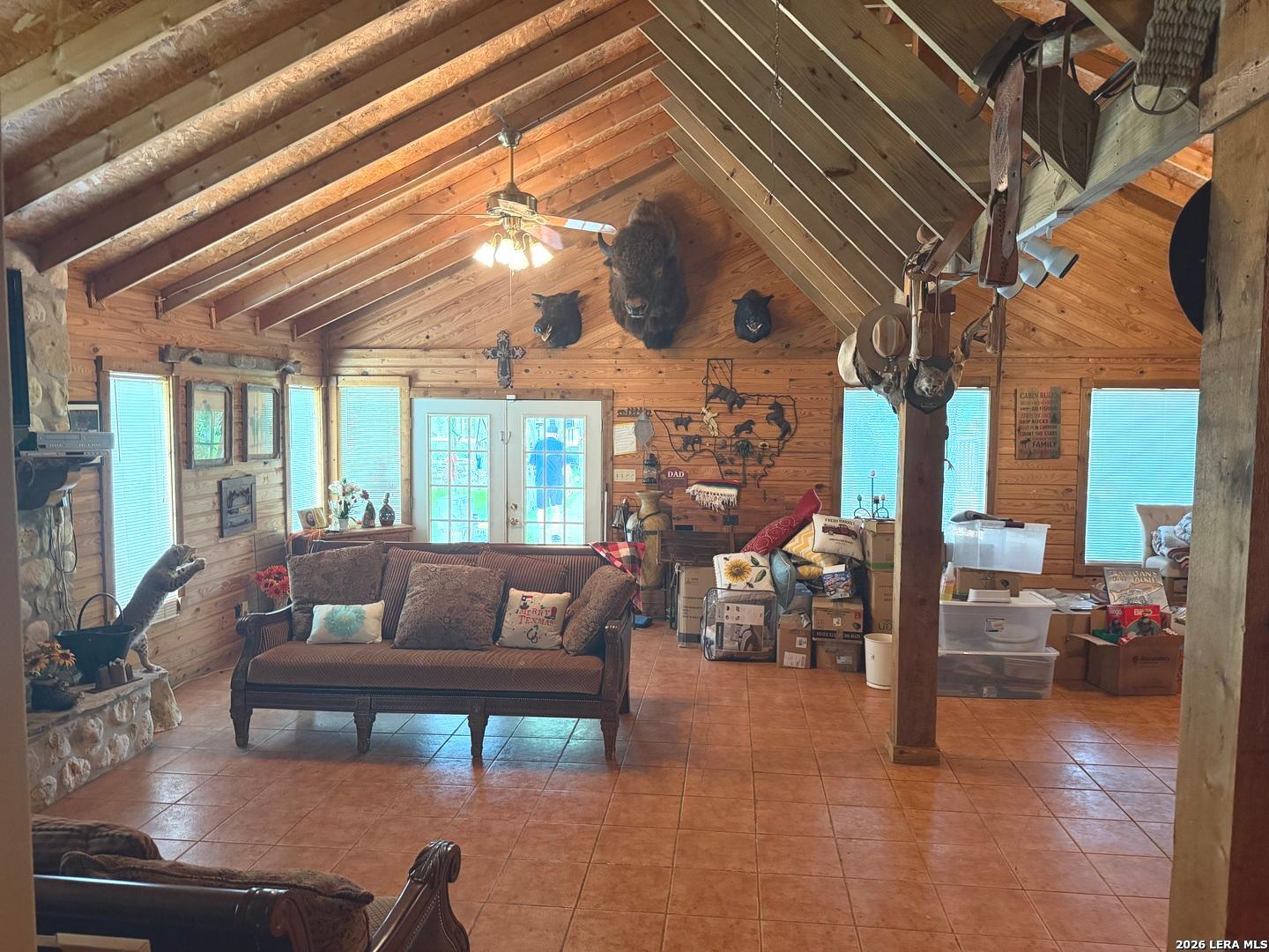 599 COUNTY ROAD 7611, Devine, TX 78016
