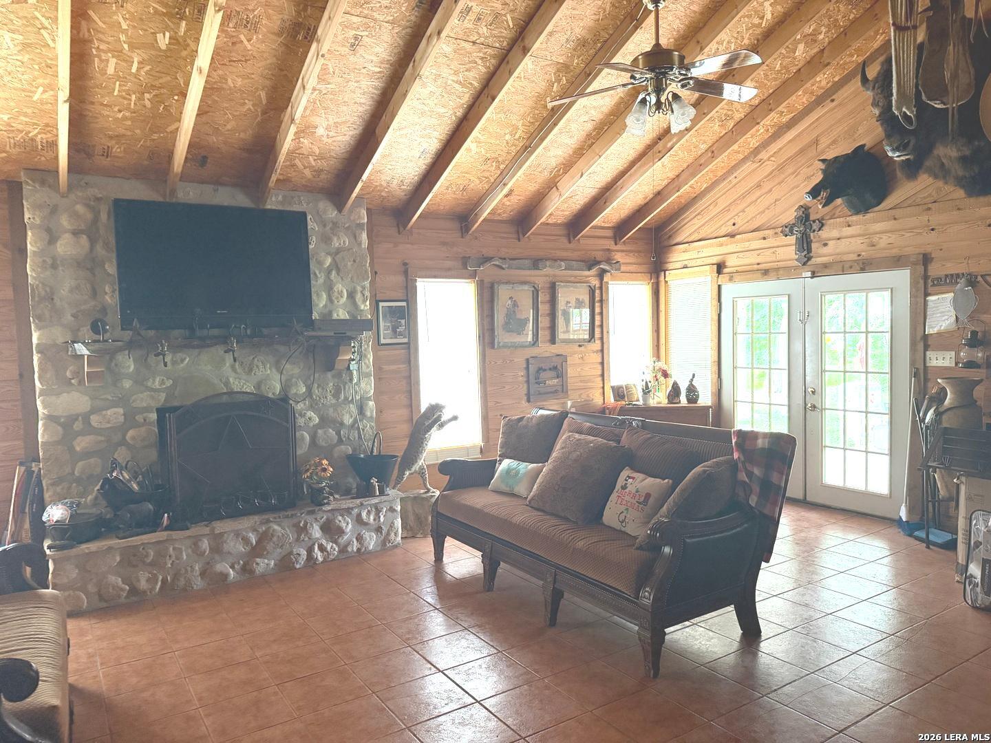 599 COUNTY ROAD 7611, Devine, TX 78016