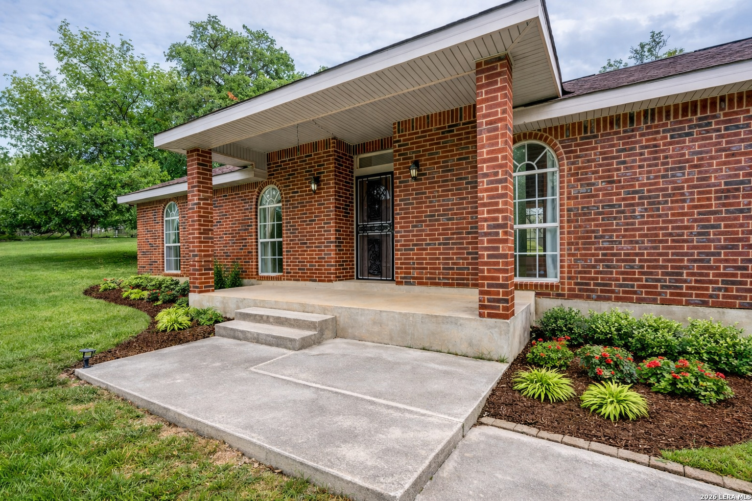 1026 Eagle Creek Dr Listing Cover Image
