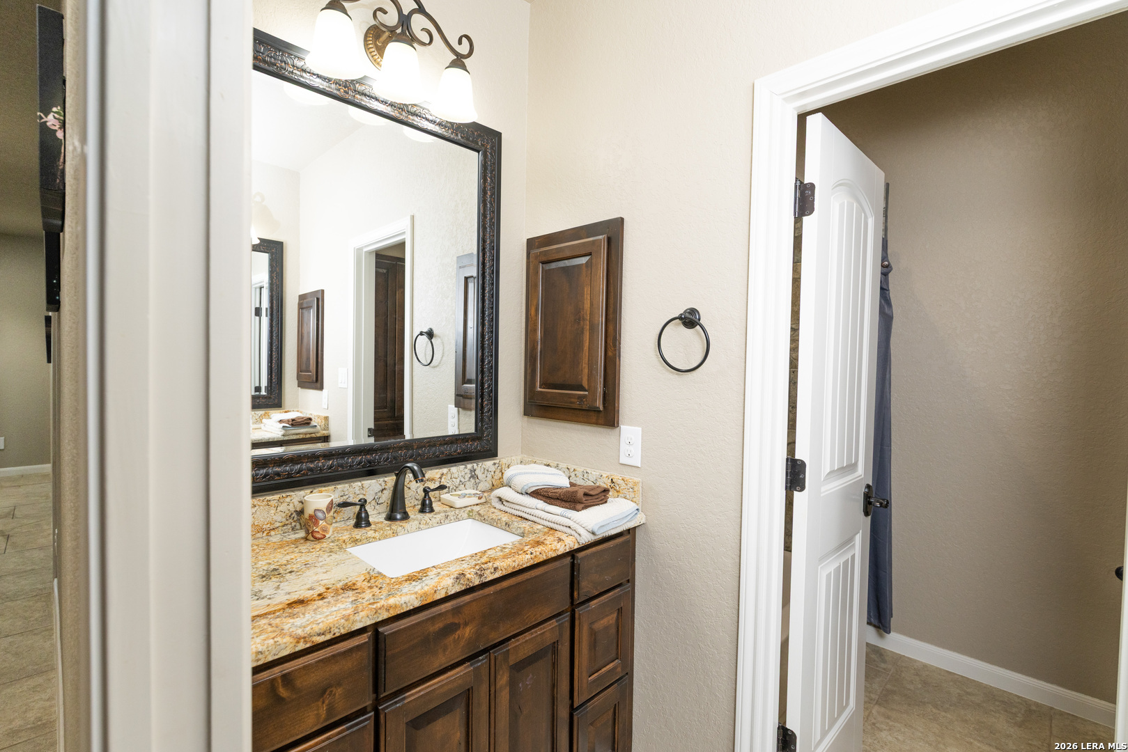 105 Elk Run, La Vernia, TX 78121
