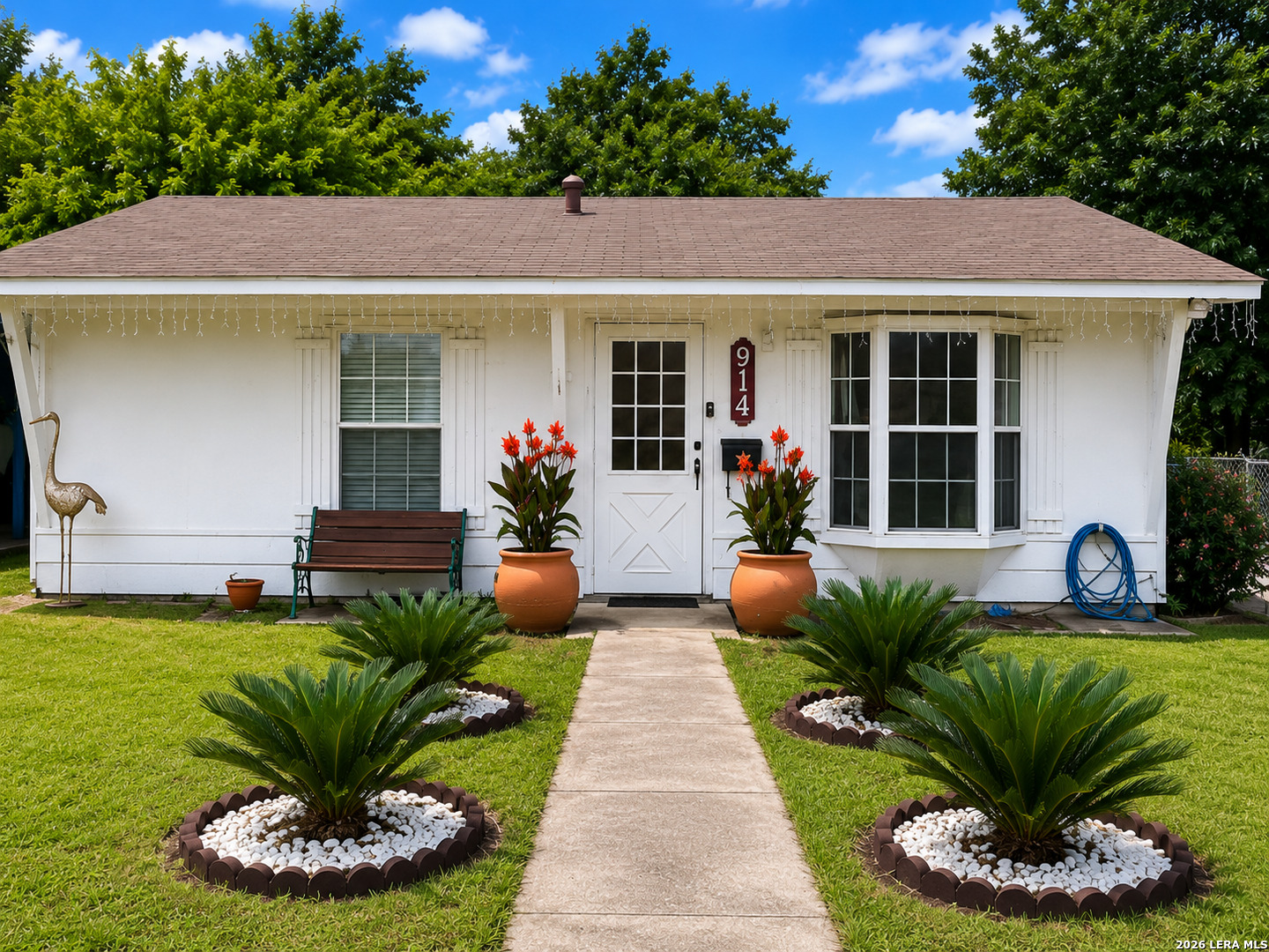 914 Glamis Ave Listing Cover Image