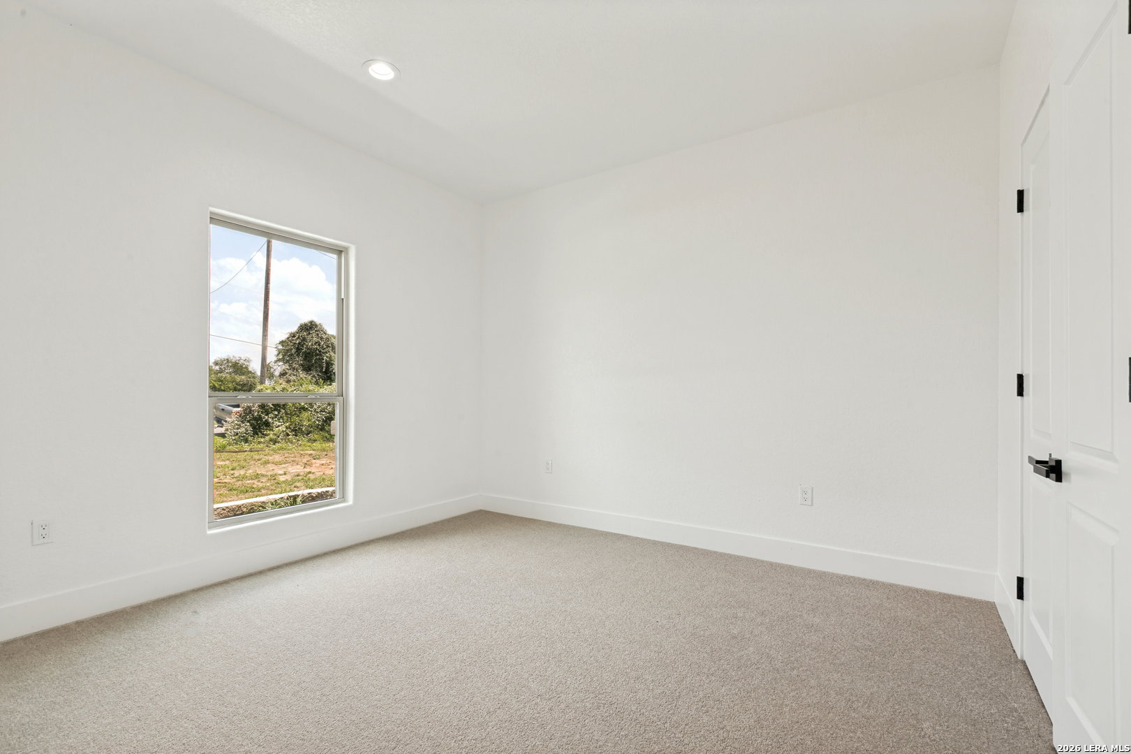 716 County Road 6847, Lytle, TX 78052