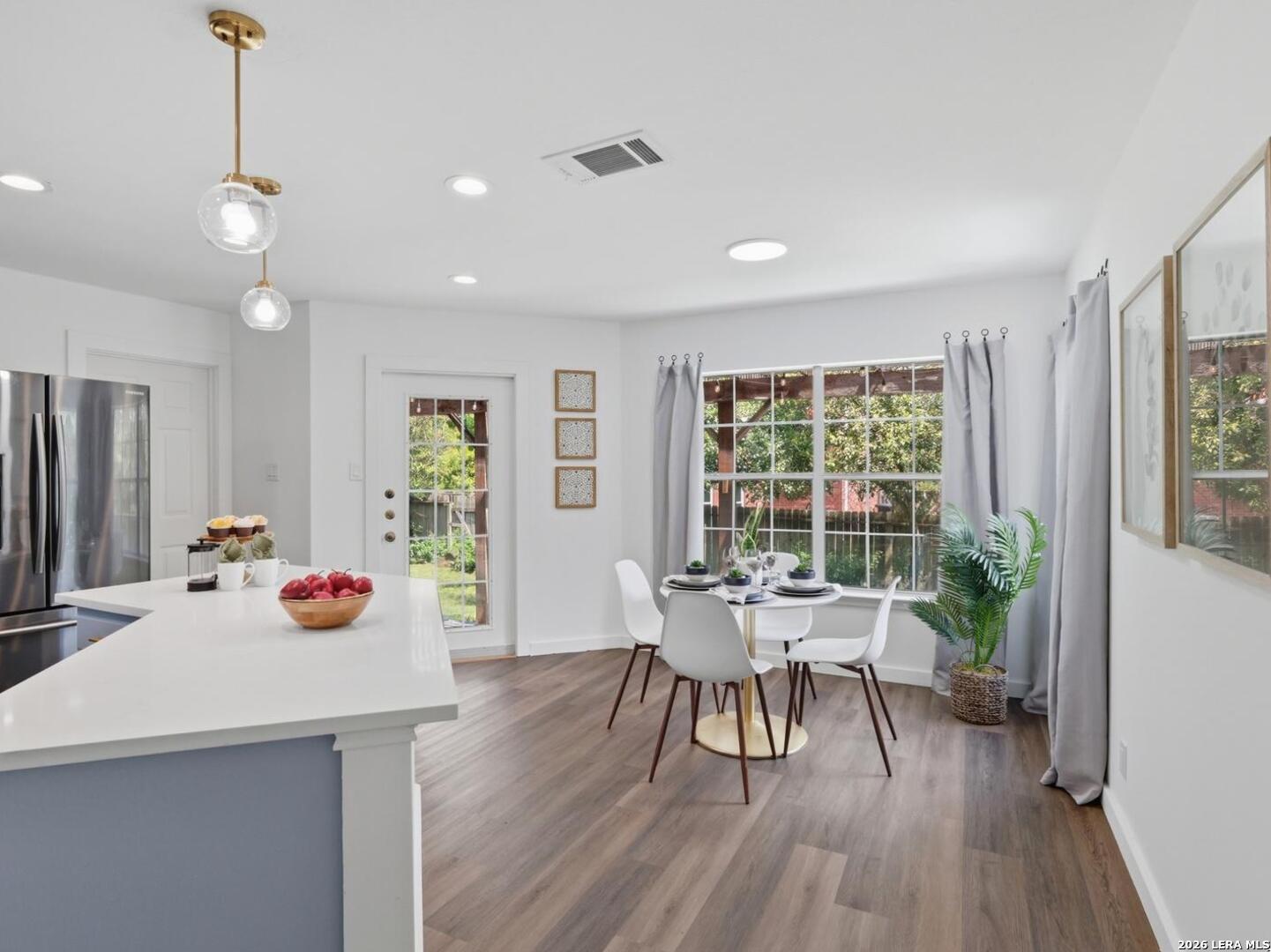 Eat-In Kitchen