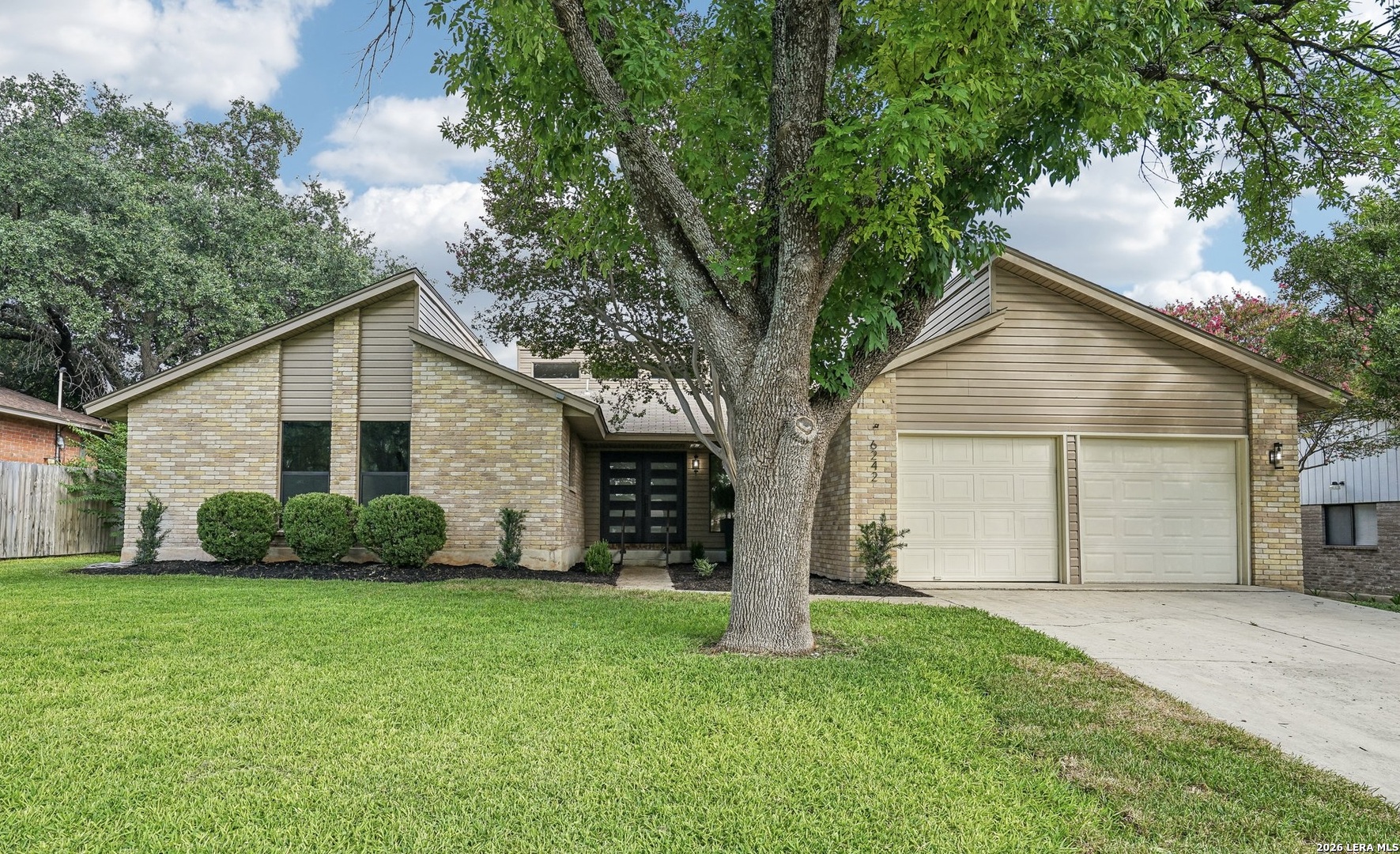 6242 Madeleine Listing Cover Image