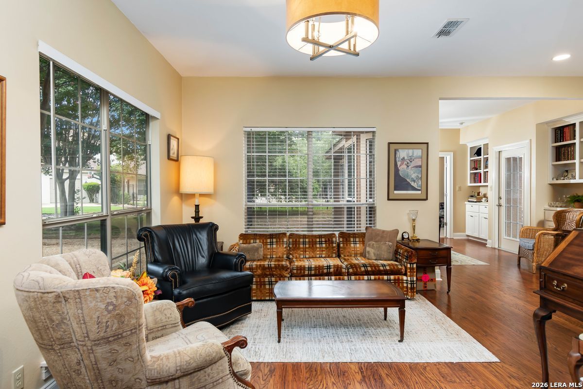 5 REMINGTON CIR, San Antonio, TX 78258