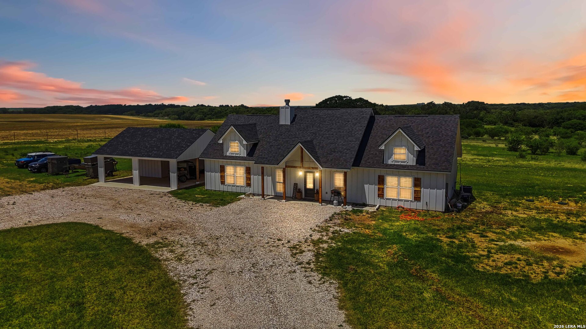 2194 S Ranch Rd 187, photo 2