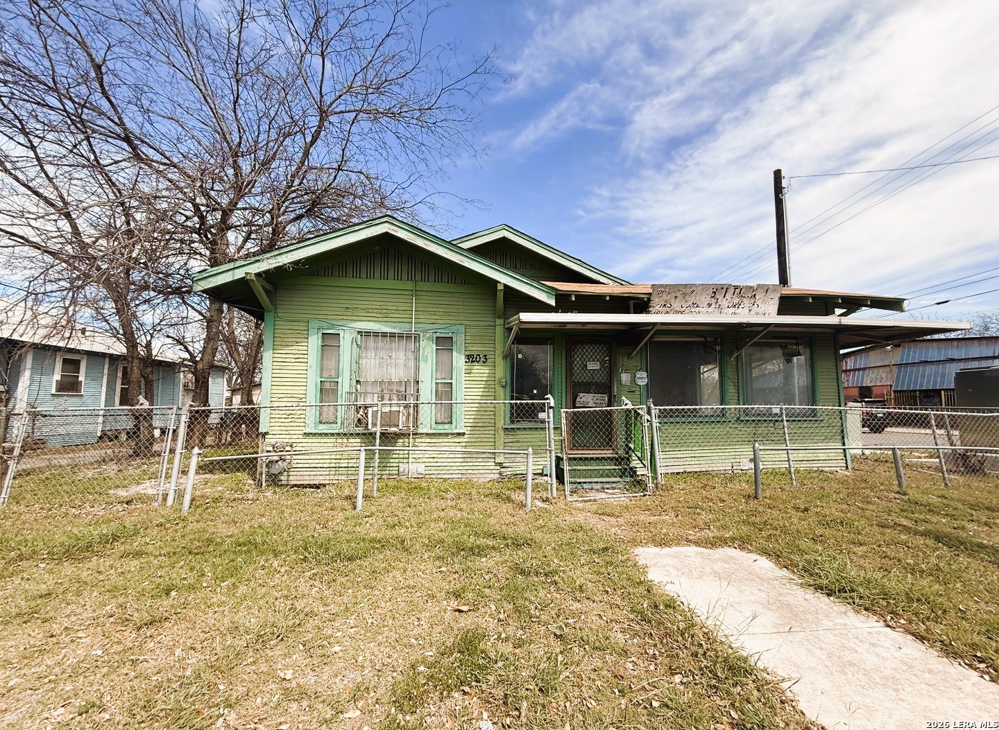3203 Commerce St Listing Cover Image