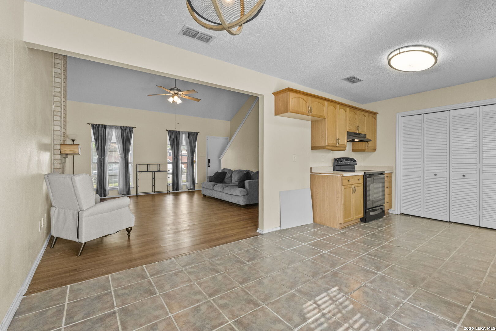 702 GARDEN MEADOW DR, Universal City, TX 78148