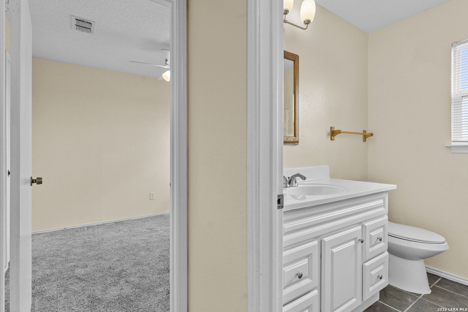 702 GARDEN MEADOW DR, Universal City, TX 78148