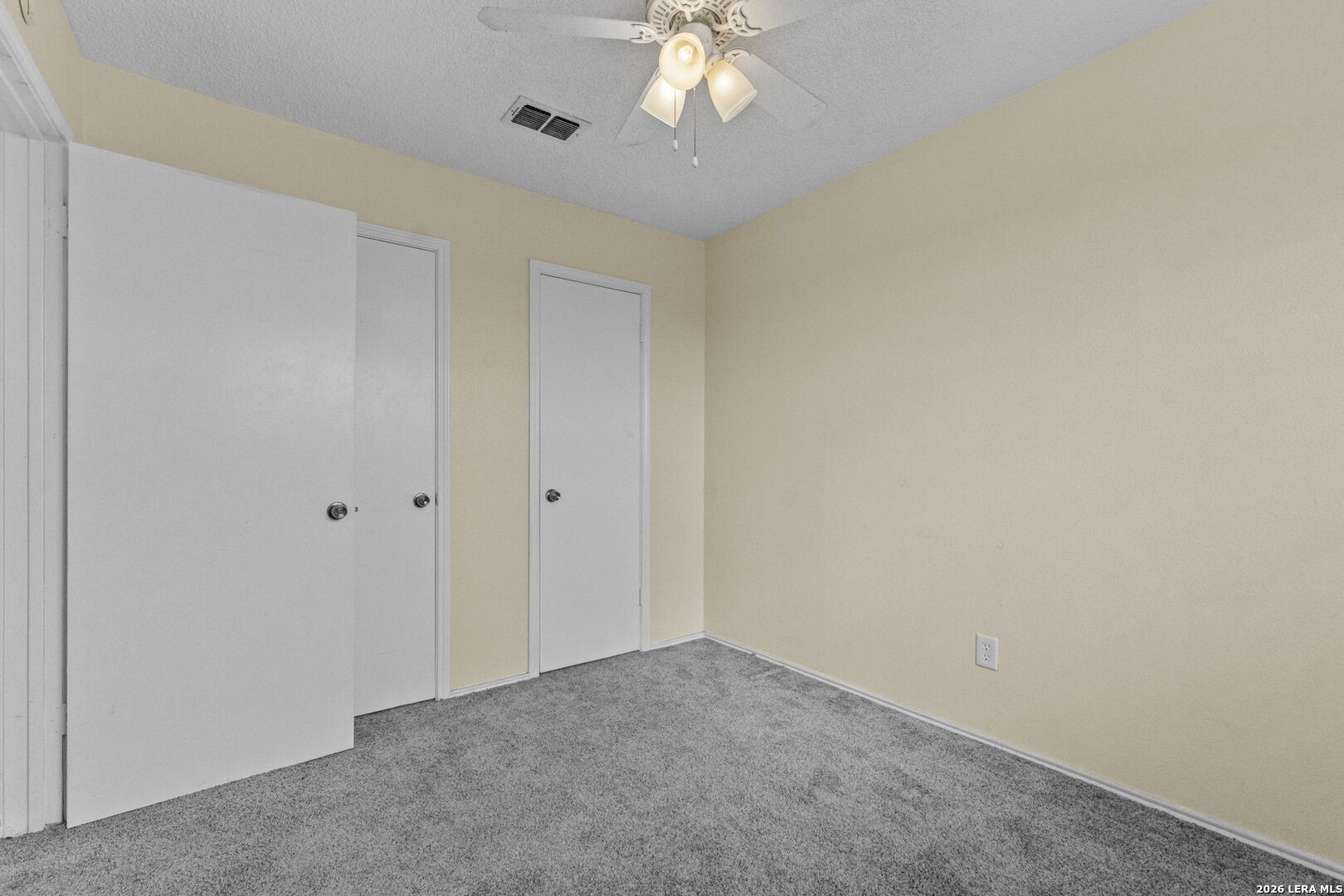 702 GARDEN MEADOW DR, Universal City, TX 78148