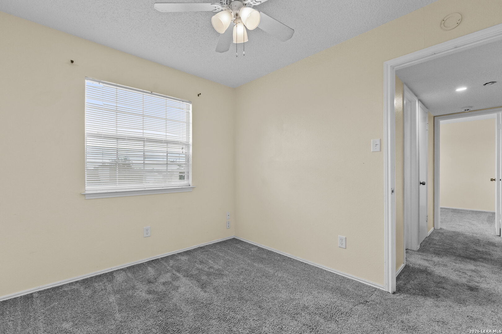 702 GARDEN MEADOW DR, Universal City, TX 78148