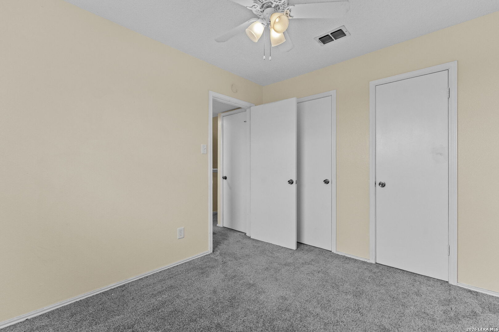 702 GARDEN MEADOW DR, Universal City, TX 78148