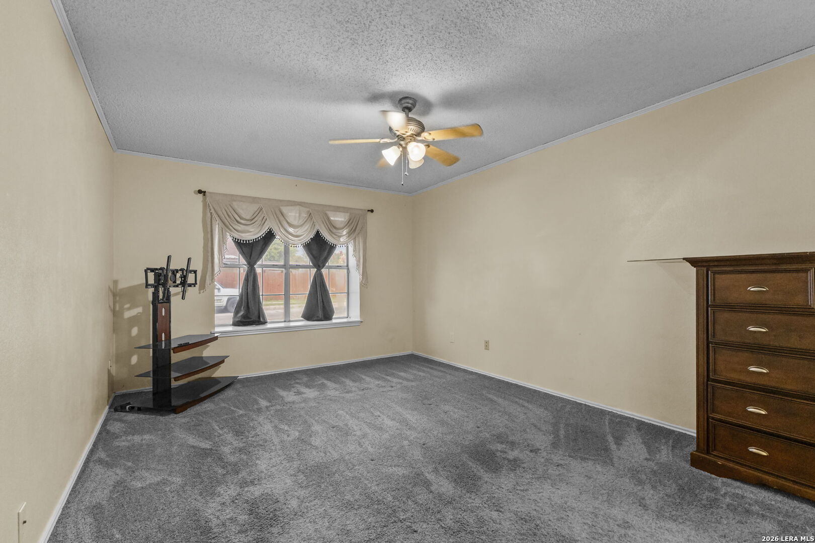 702 GARDEN MEADOW DR, Universal City, TX 78148