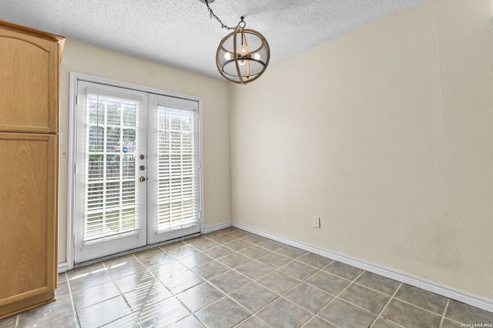 702 GARDEN MEADOW DR, Universal City, TX 78148