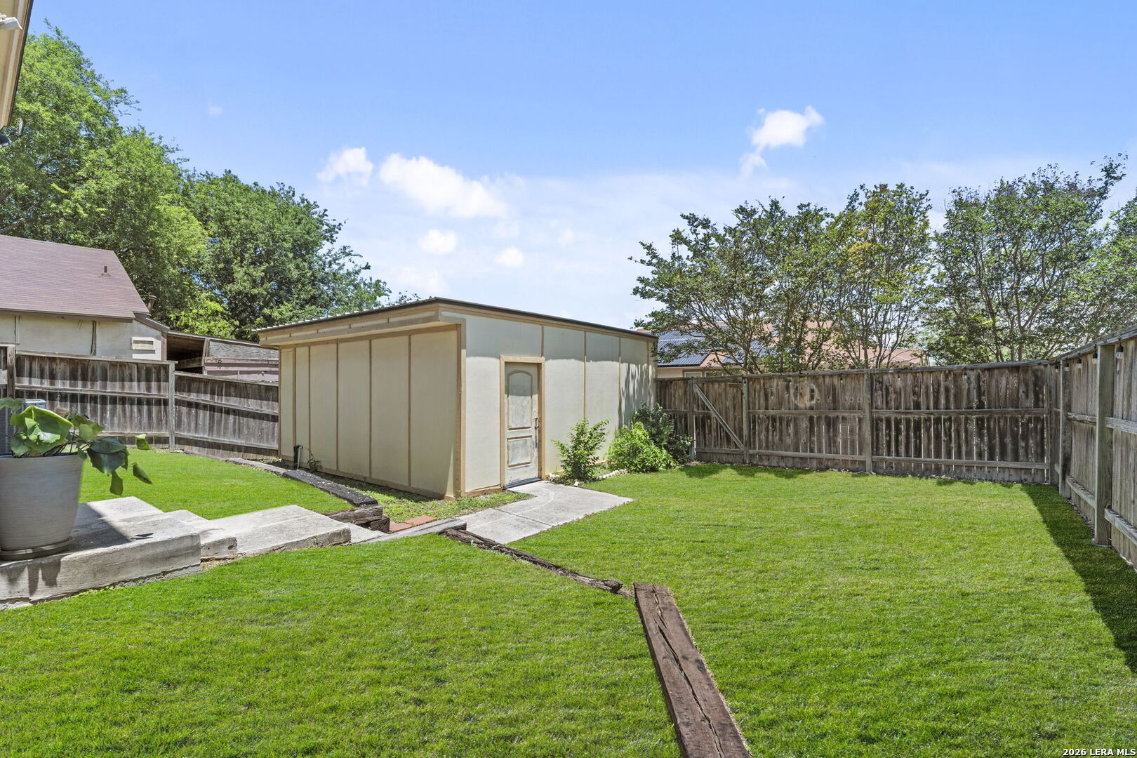 702 GARDEN MEADOW DR, Universal City, TX 78148