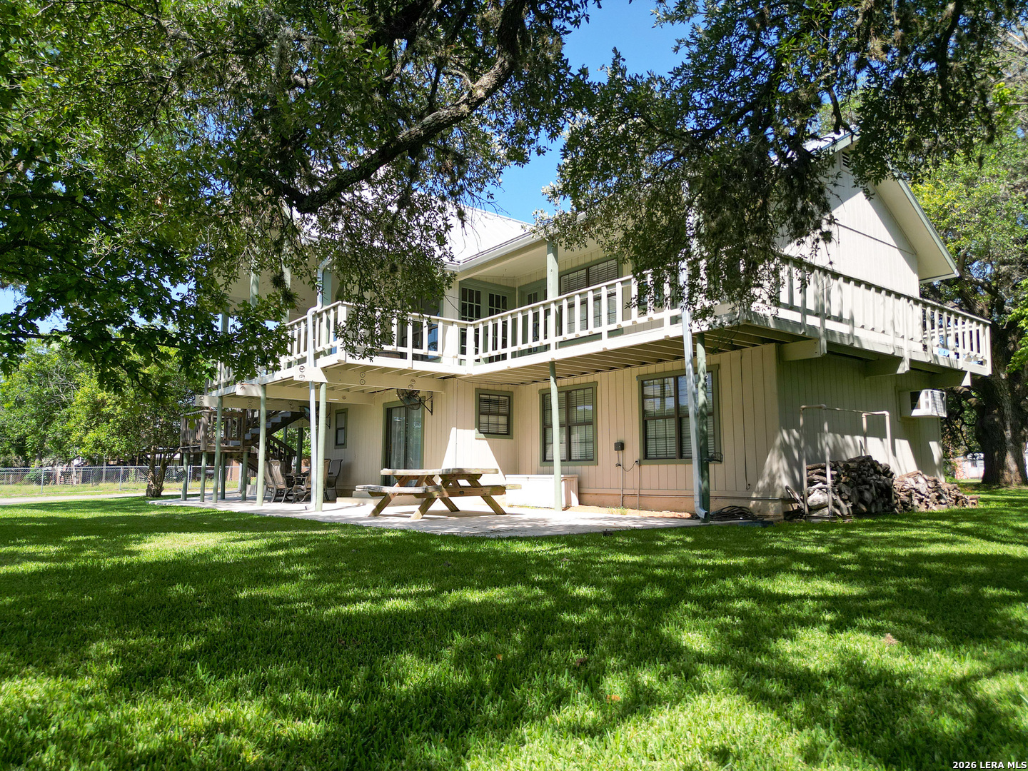 199 Lakeshore Dr S Listing Cover Image