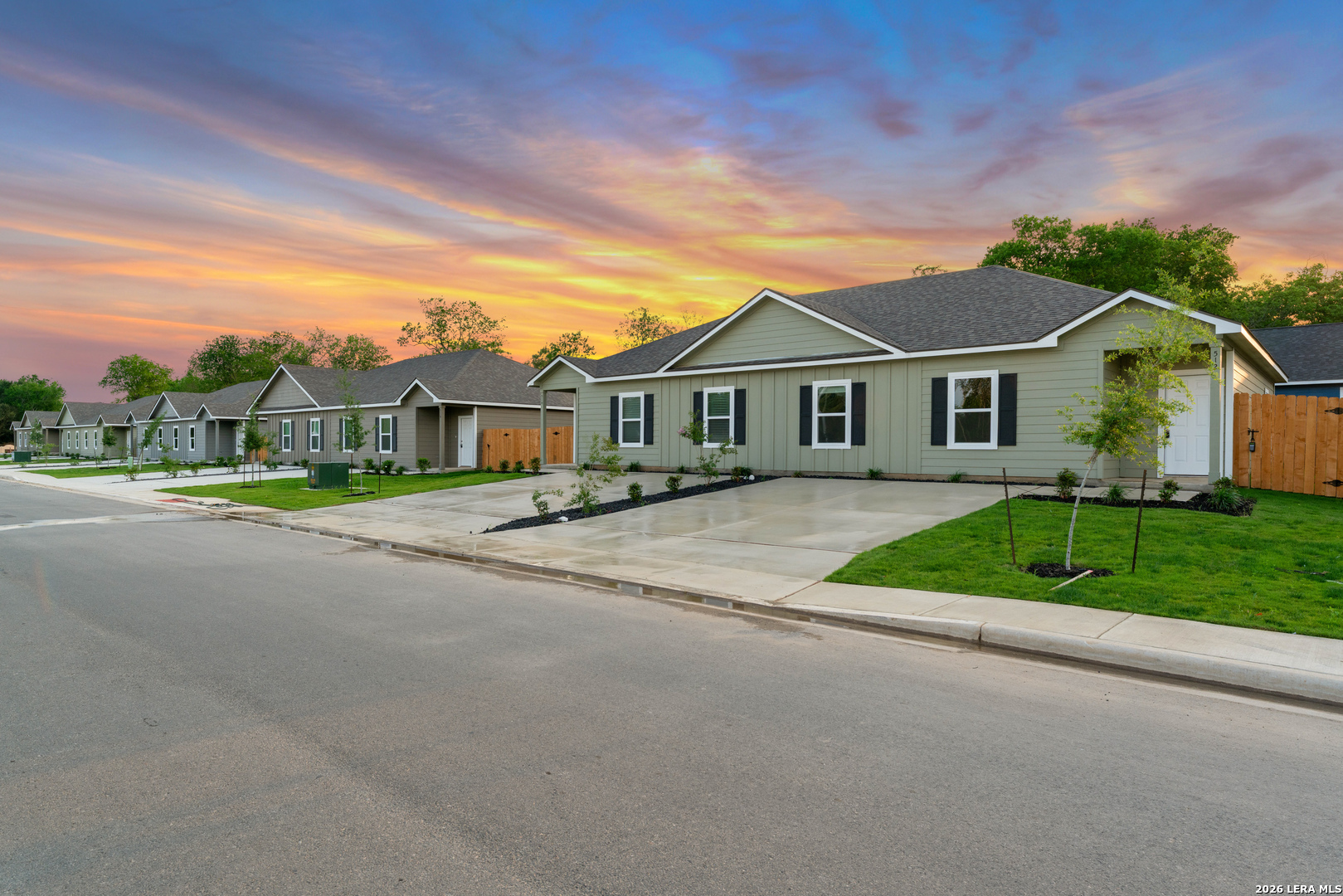 605-607 Hudson Listing Cover Image