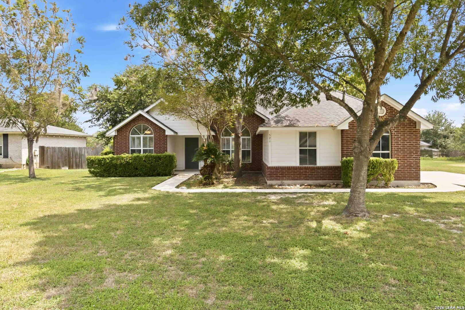 521 Woodlake Dr Listing Cover Image