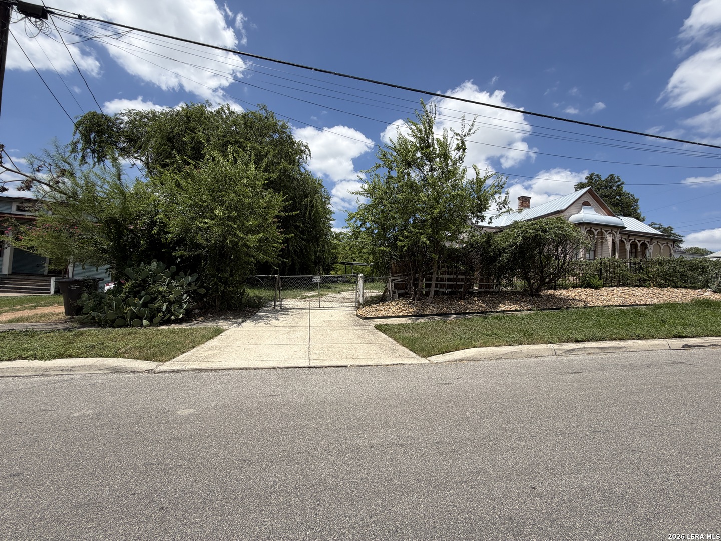 1133 Crockett St Listing Cover Image