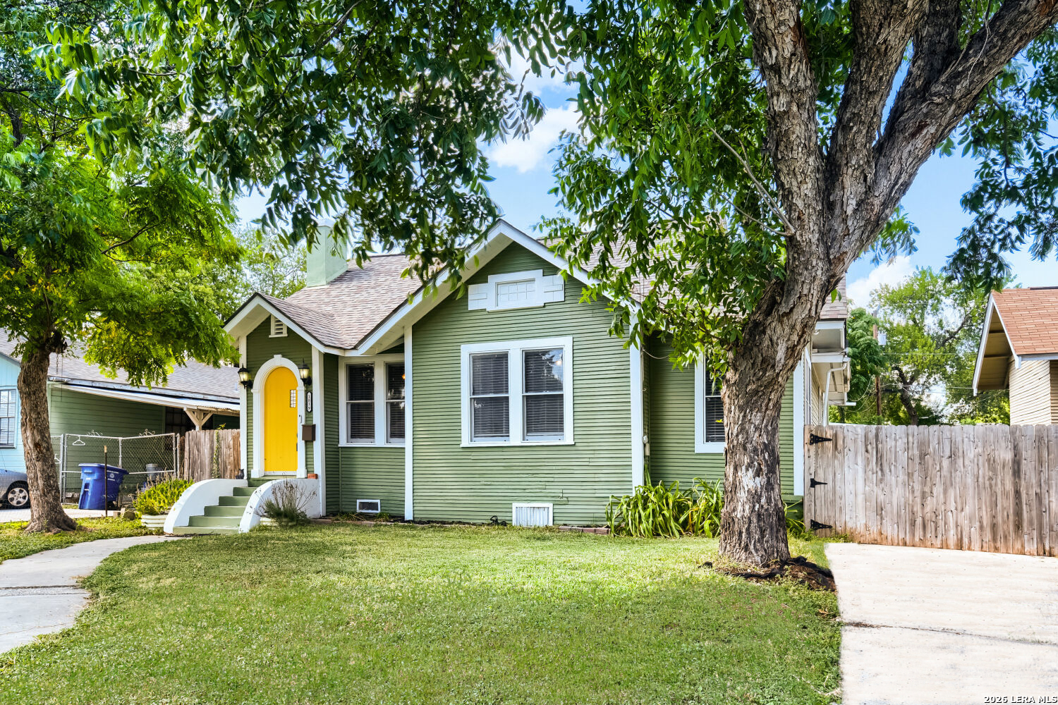Photo 2 of Single family home for sale at 1819 W Woodlawn Ave, San Antonio, TX 78201 | MLS# 1947053 | Listing updated on 2026-10-11