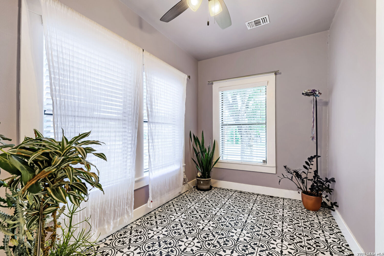 1819 W Woodlawn Avenue, San Antonio, TX 78201