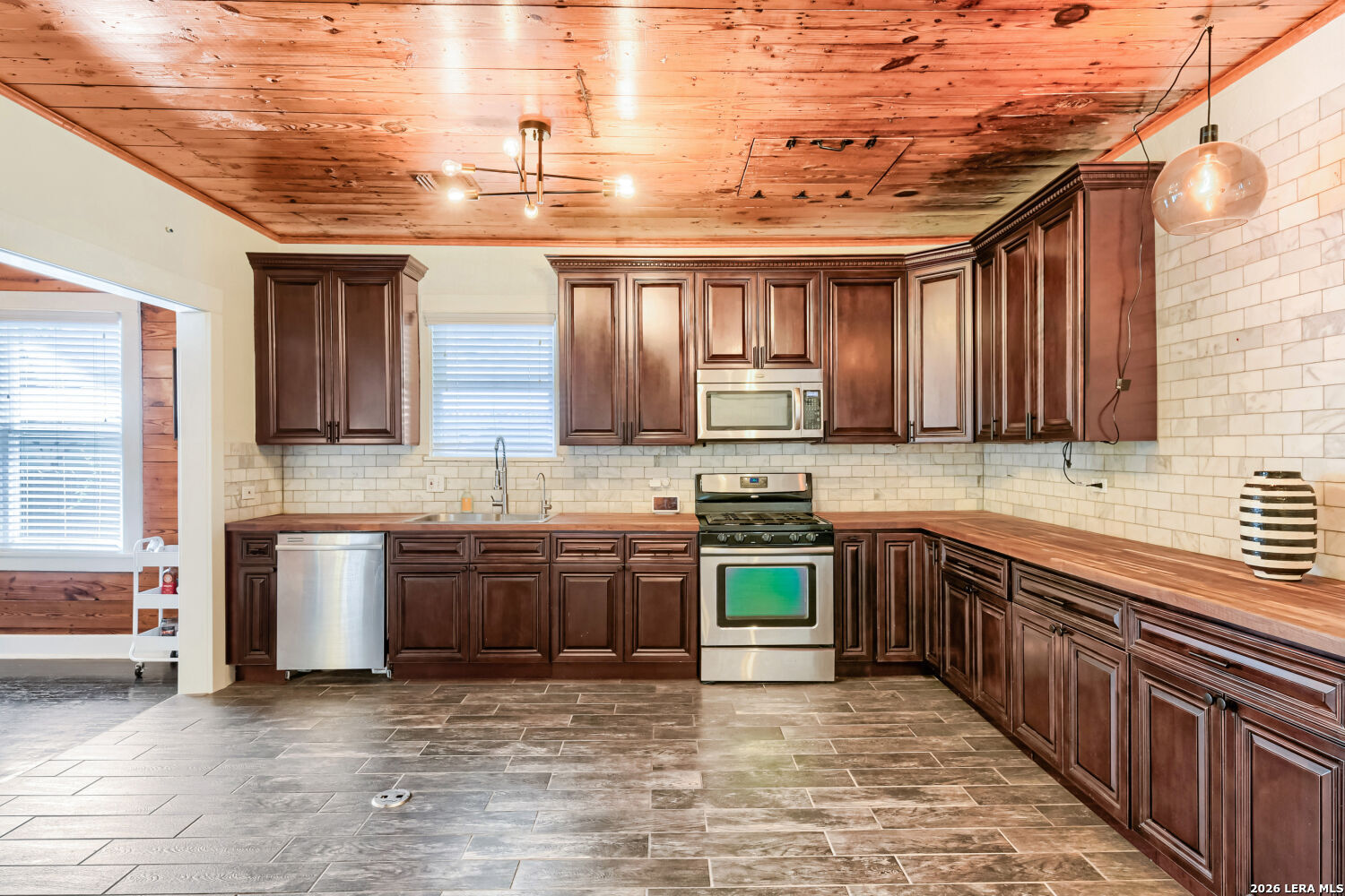 1819 W Woodlawn Avenue, San Antonio, TX 78201