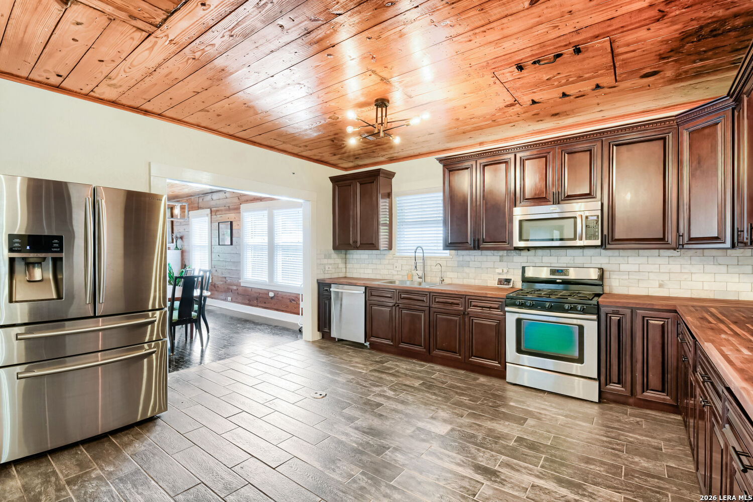 1819 W Woodlawn Avenue, San Antonio, TX 78201