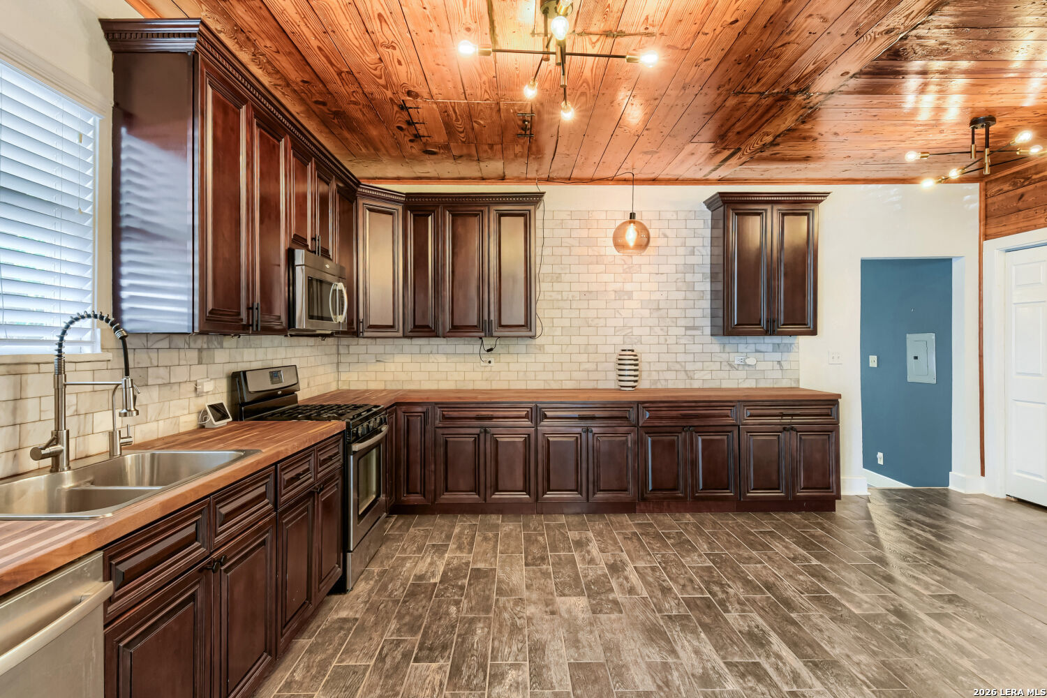 1819 W Woodlawn Avenue, San Antonio, TX 78201